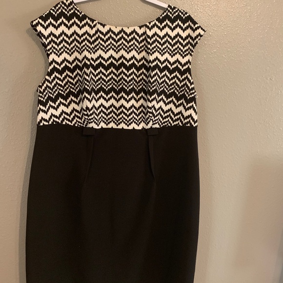 connection Woman Dresses & Skirts - Connected woman size 20W black and white dress
